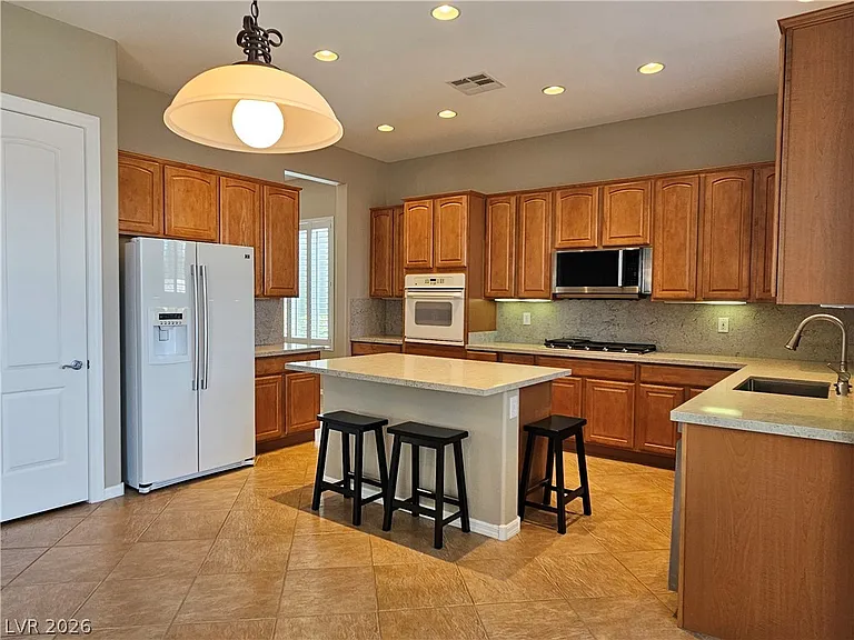 2139 Twin Falls Dr — Photo 16