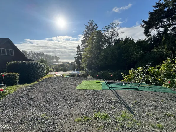 30 Jonis Way, Yachats, OR 97498