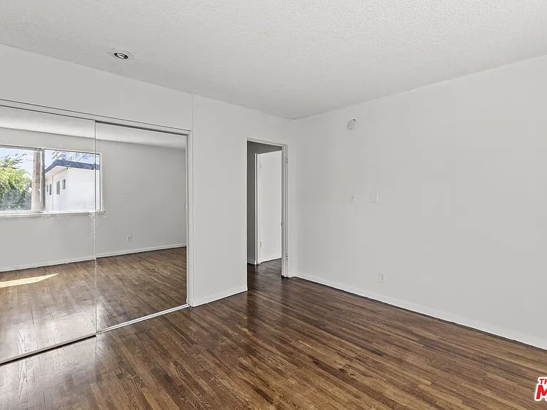 1233 Barry Ave #201 — Photo 13