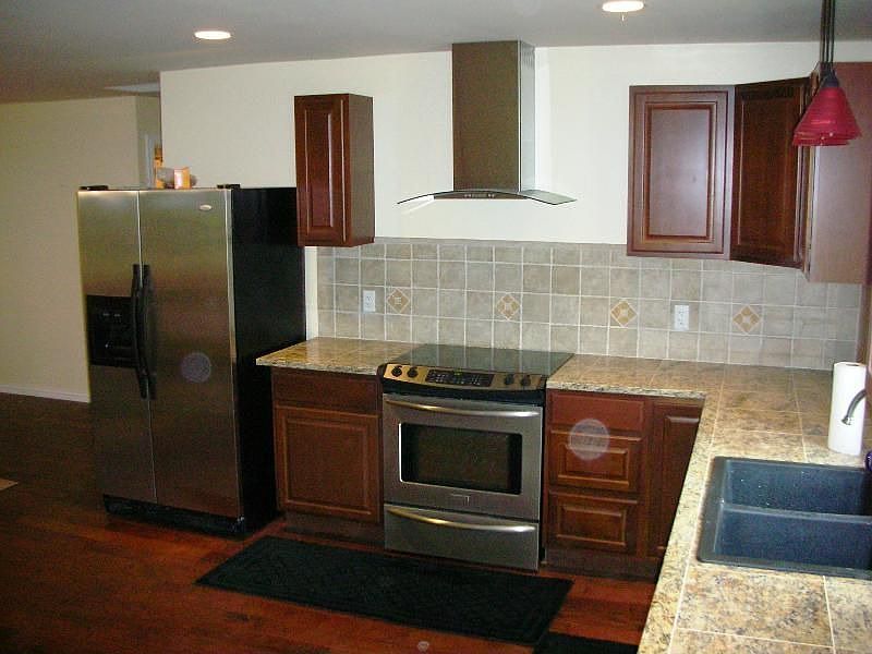 1st image of 906 Oak Lane Dr