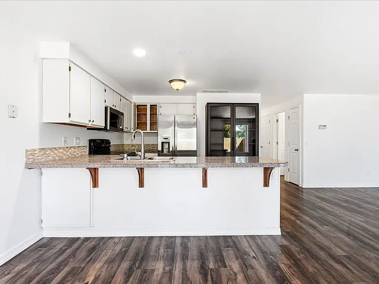 186 E Elwood Ln — Photo 9
