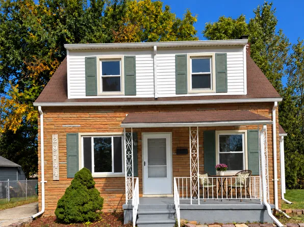 29744 Balmoral St, Garden City, MI 48135