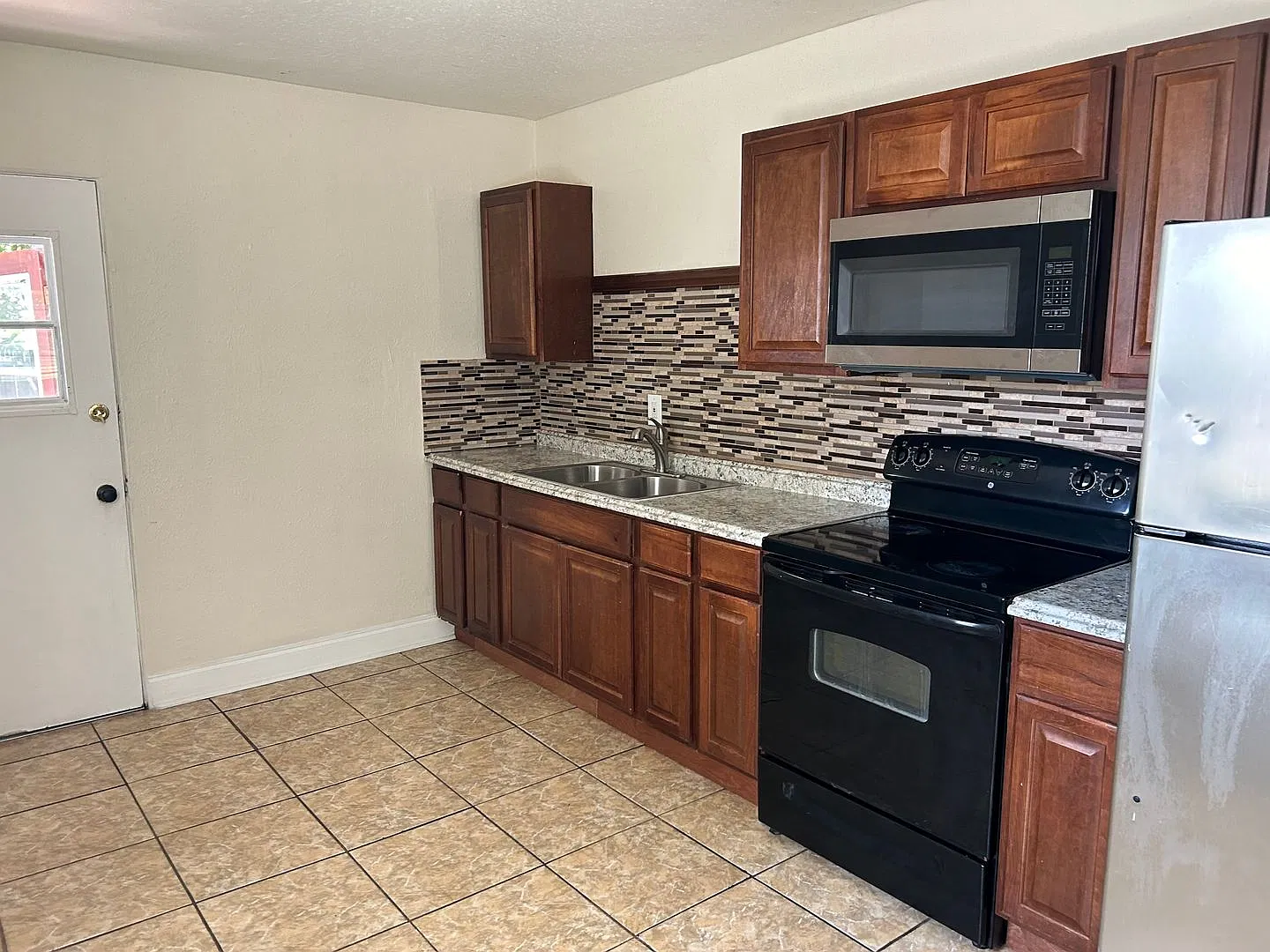 North Hyde Park 2 bedroom 2 bath — Photo 3