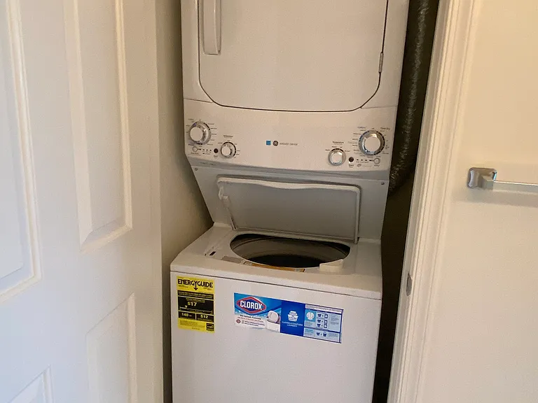 Large washer/dryer in the unit