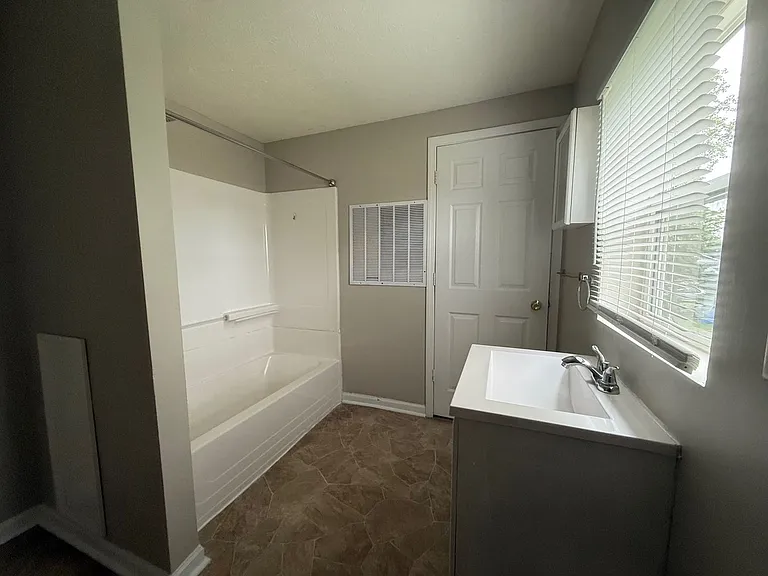 2020 Boyd Ave — Photo 12