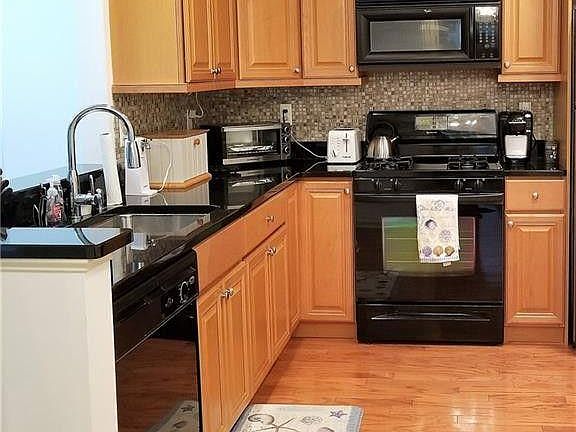 4th image of 216 Sophee Ln