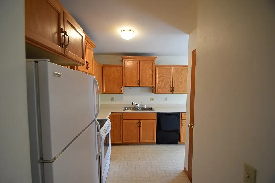2 bed, 1.0 bath, 915 sqft, $1,395 — Photo 4