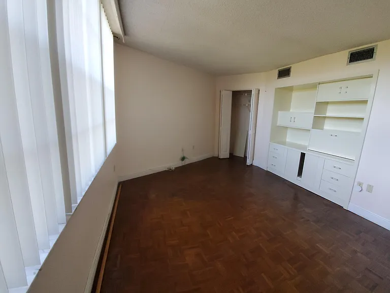 1400 Saint Charles Pl #608 — Photo 7