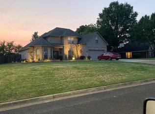 1706 Valley View Dr, Tupelo, MS 38801