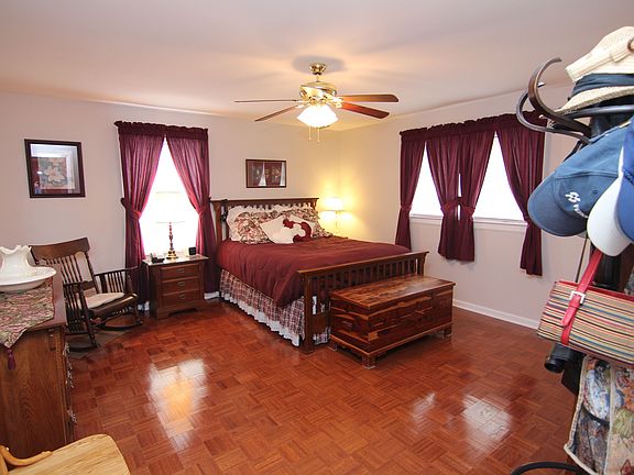 Look at those BEAUTIFUL wooden floors!