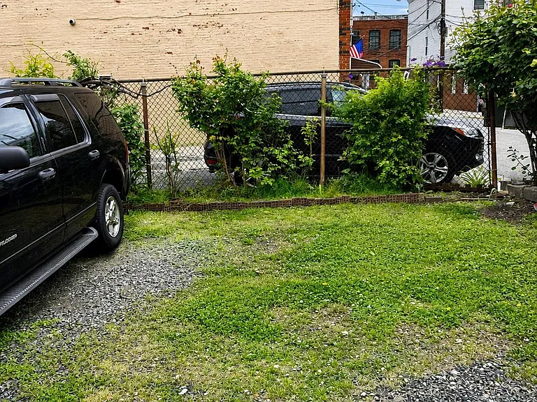 82 Vroom St #A — Photo 9
