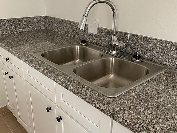 5th image of 13527 Van Nuys Blvd #4