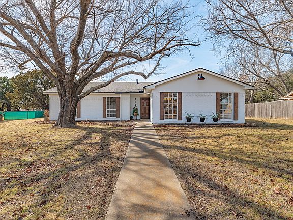3rd image of 807 Spanish Trail Dr