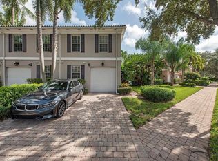 5513 Cove Cir, Naples, FL 34119