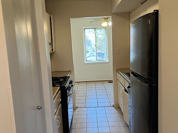 Kitchen, also seperate eating area