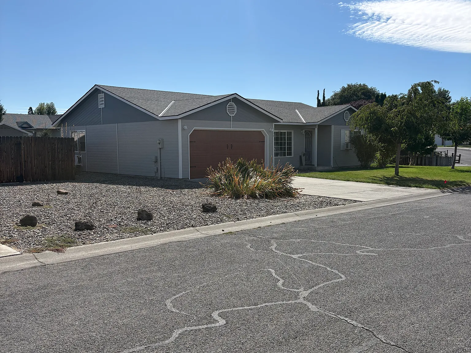 3 bed, 1.5 bath, 1331 sqft, $2,000 — Photo 4