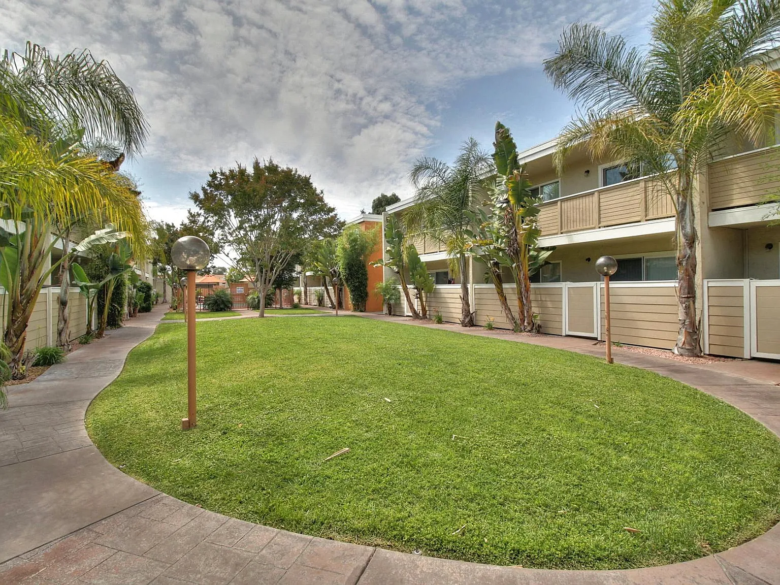 415 Acalanes Apartments — Photo 4