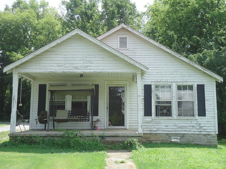 1st image of 405 Moody St