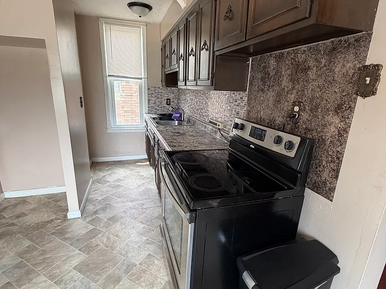 1016 Hayes Ave — Photo 9