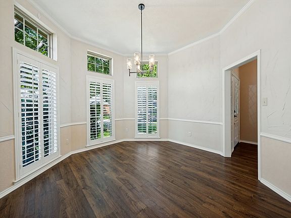 3rd image of 4304 Country Brook Dr