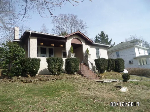 235 Mountain View Ave, Bluefield, WV 24701