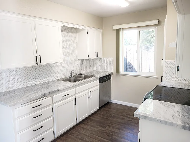 20 N Lemoore Ave #A — Photo 4