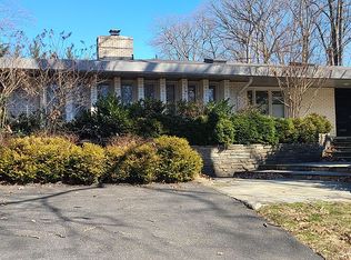 6929 Carmichael Ave, Bethesda, MD 20817