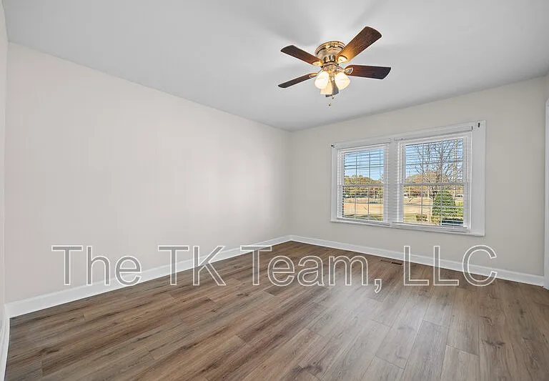 807 N Morris St — Photo 9