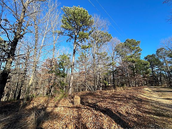 5th image of 1068 Pebble Brook Dr