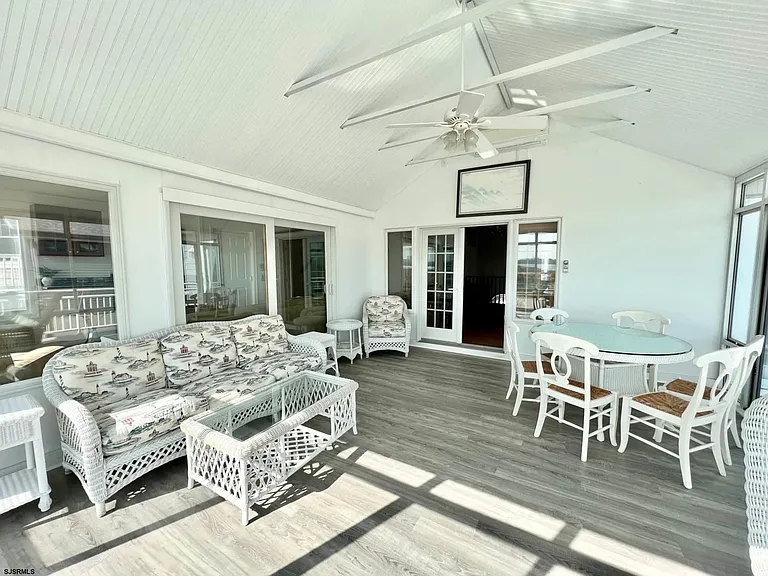 24 Ocean Dr W — Photo 41