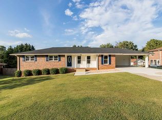 12 Oakdale Dr, Cartersville, GA 30120