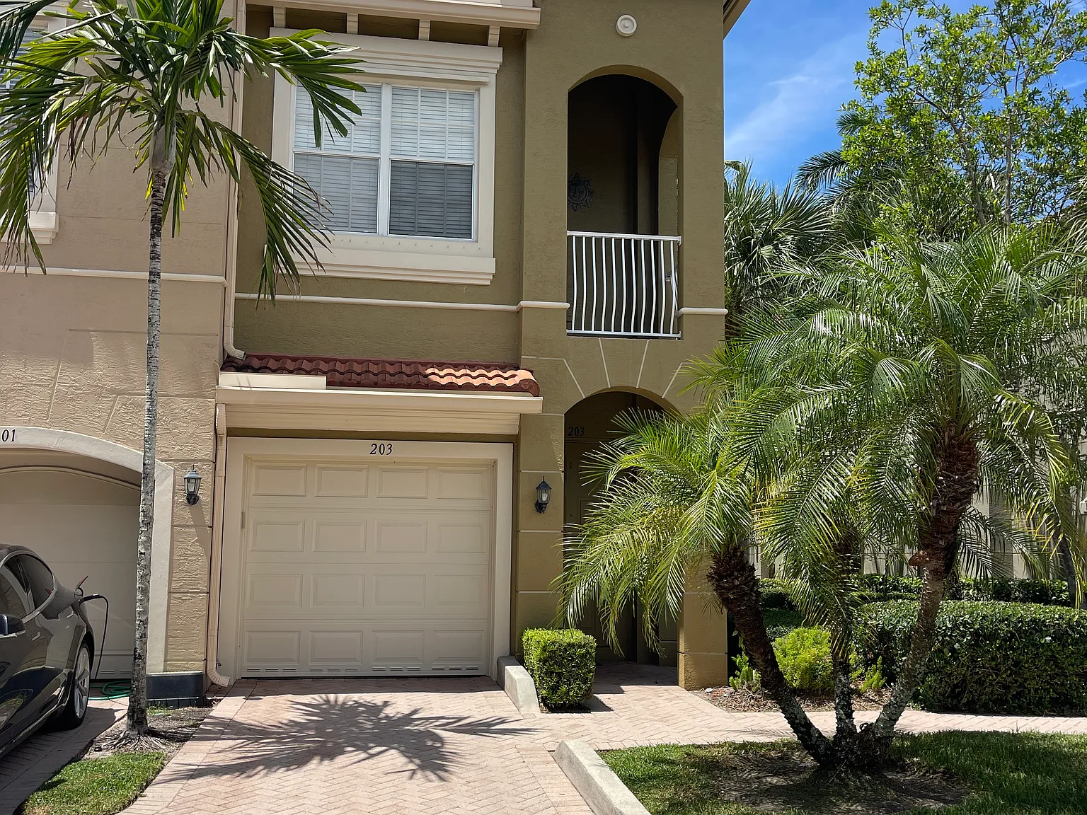 2 bed, 1398 sqft, $2,600 — Photo 1