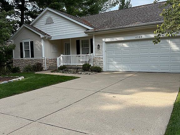 Front of House from driveway