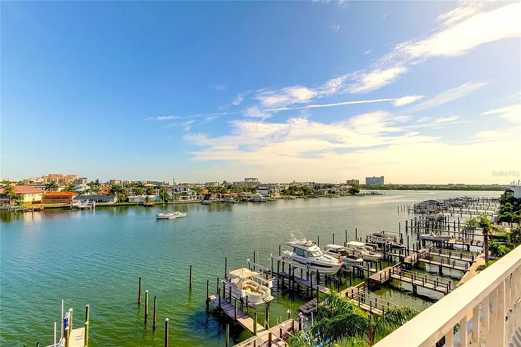 3 bed, 5.0 bath, 3340 sqft, $9,500 — Photo 1