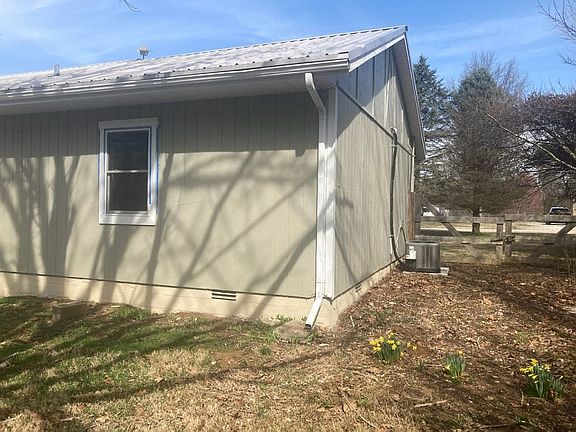 4th image of 104 Robin Hood Dr