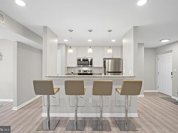 5th image of 9816 Lake Pointe Ct APT 103