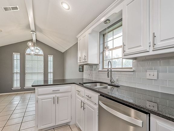 5th image of 6801 Michelle Dr