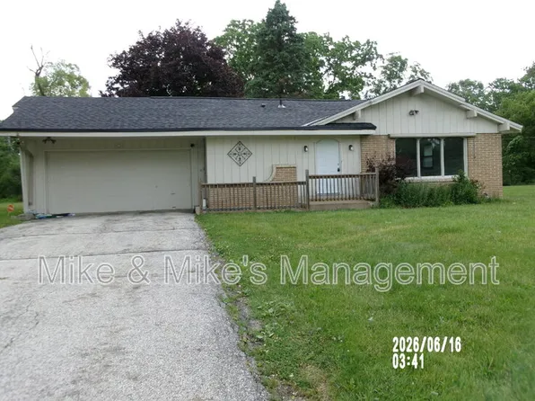 18620 Midland Pl, Brookfield, WI 53045