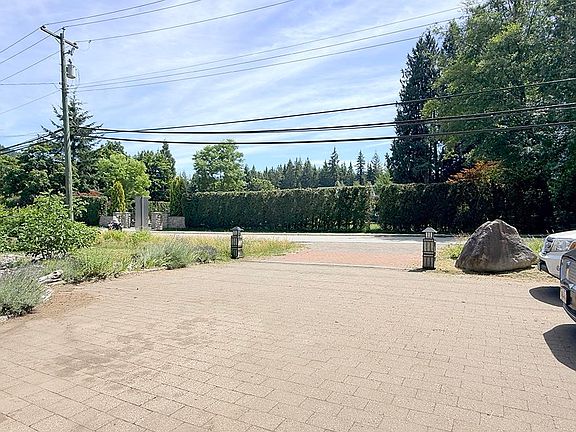3rd image of 2625 East Rd
