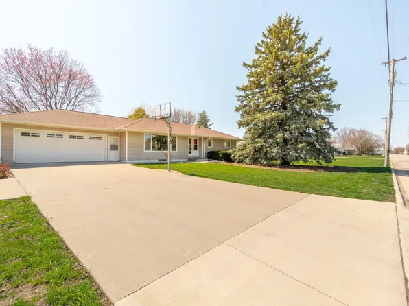 341 E State St, Dike, IA 50624