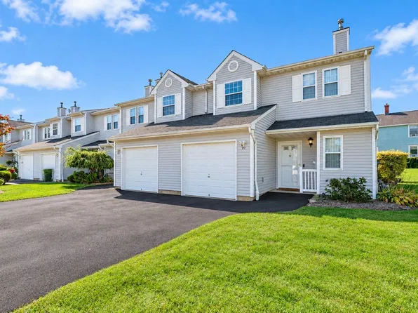 94 Smith Avenue, Bay Shore, NY 11706