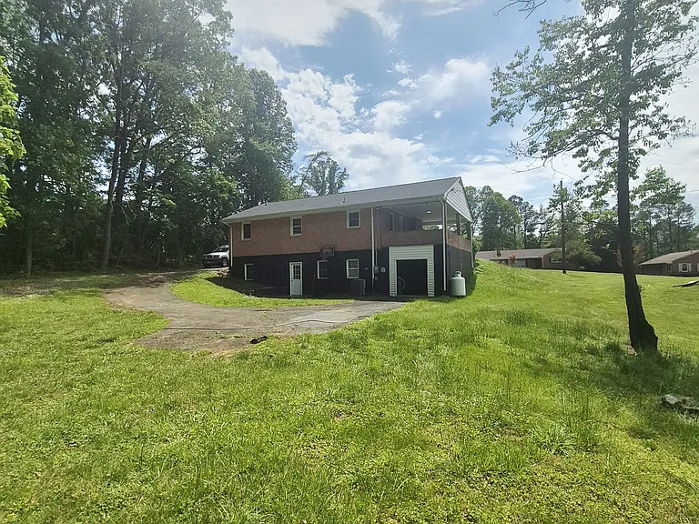 200 Wellview Dr — Photo 33