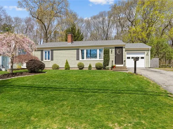 41 Darling St, Warwick, RI 02886