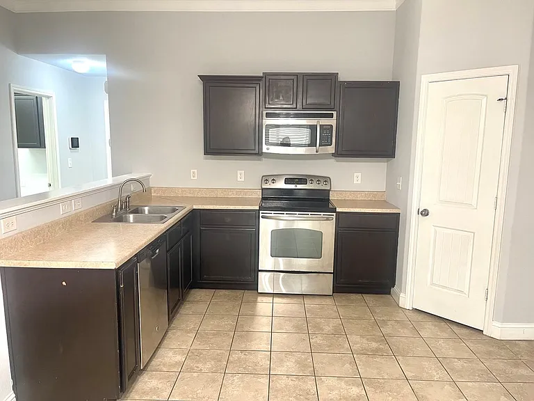 9918 Lamar Ave — Photo 10