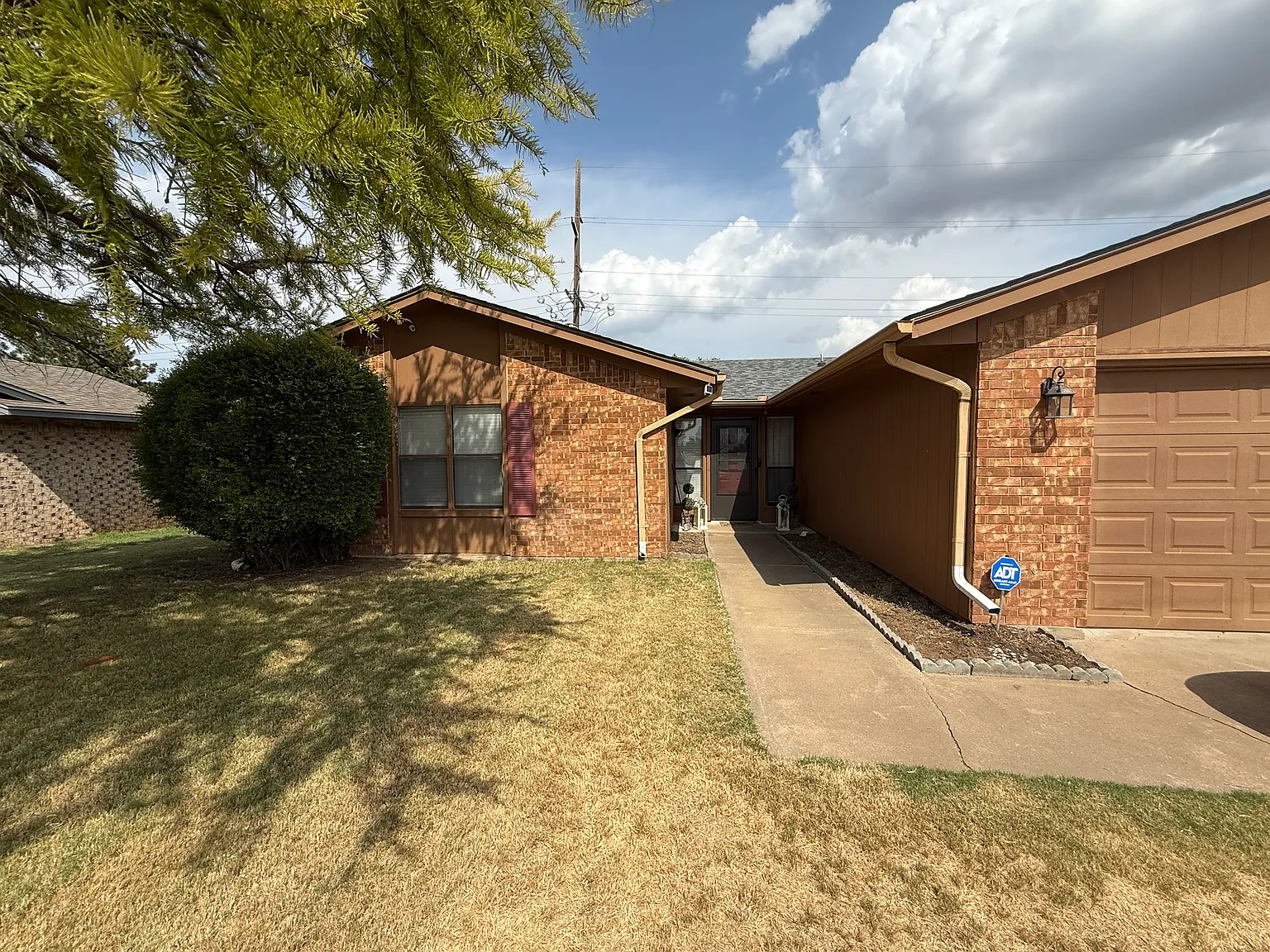 3 bed, 1570 sqft, $1,700 — Photo 1