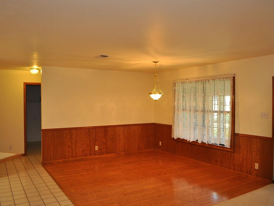 1st image of 606 W Morse St