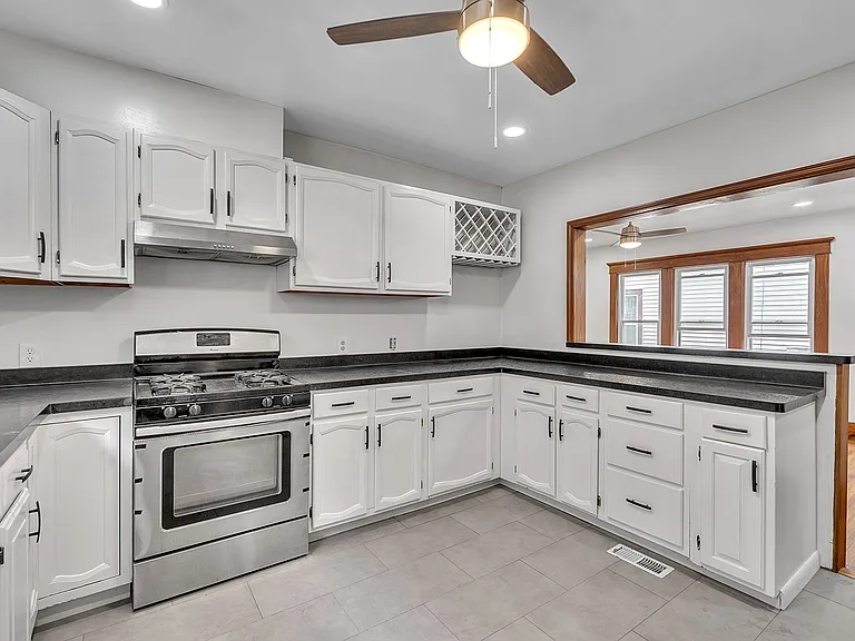 91 Saint Johns Parkside St #1 — Photo 4