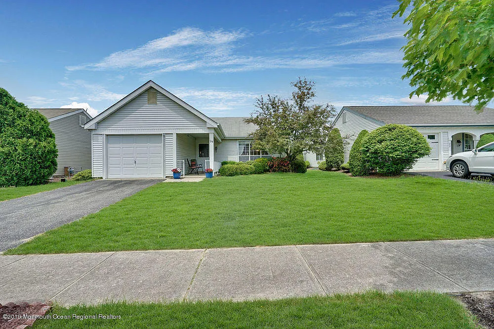 24 Normanton Ave photo 1