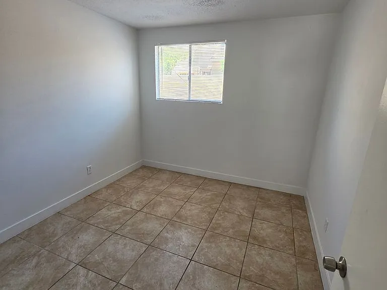 3933-3943 La Rica Avenue — Photo 33