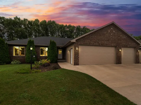 290 Royal Saint Pats Dr, Wrightstown, WI 54180